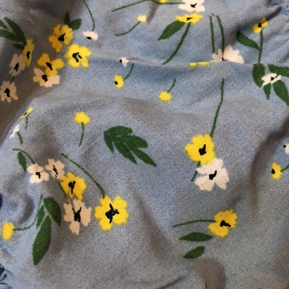 Crop Floral Top with Ruched Front - Picture 4 of 4